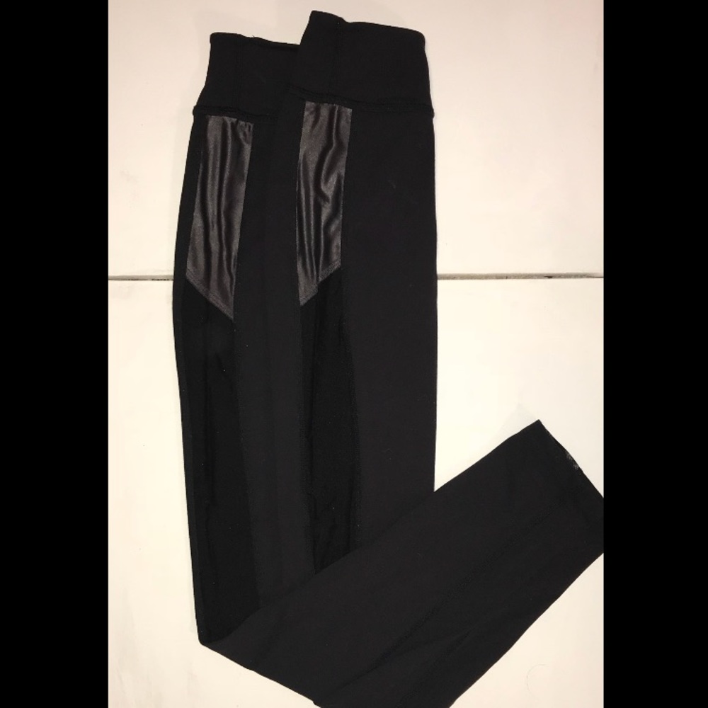 Beyond Yoga mesh side panel long legging